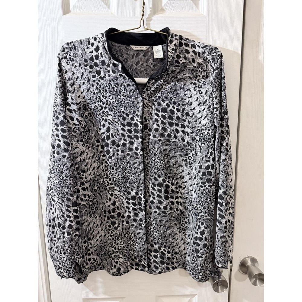 Laura Ashley Woman XL Black White‎ Animal Print Button Front Nylon Top